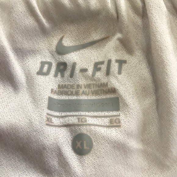 Nike, Dri-fit, Girls XL shorts - Picture 2 of 2